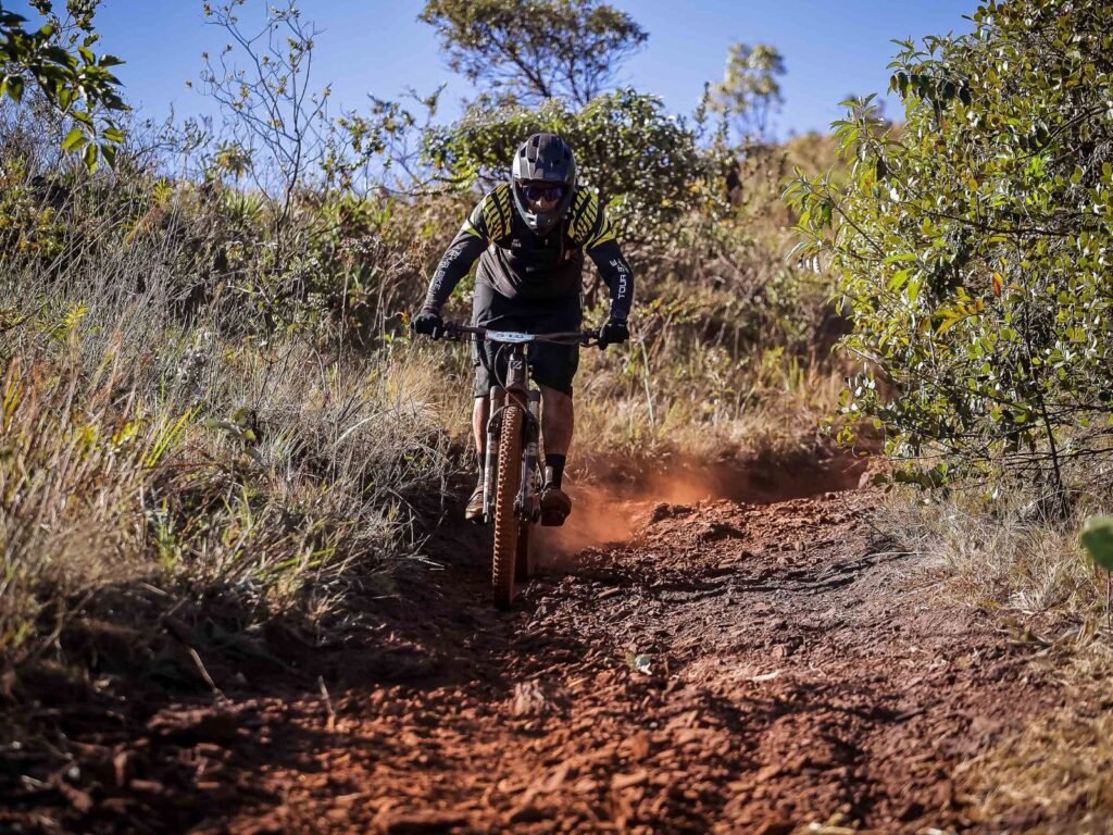 Trilha de bicicleta no Parque Estadual da Serra do Rola Moça
