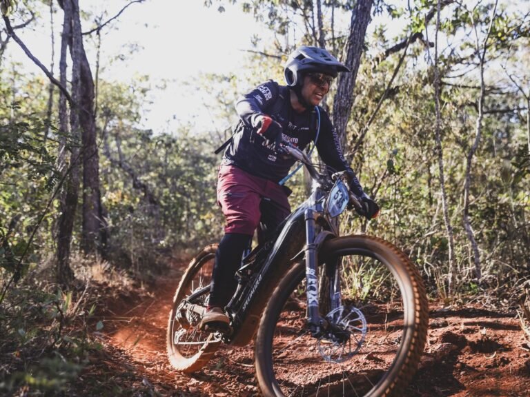 Trilha de bicicleta no Parque Estadual da Serra do Rola Moça